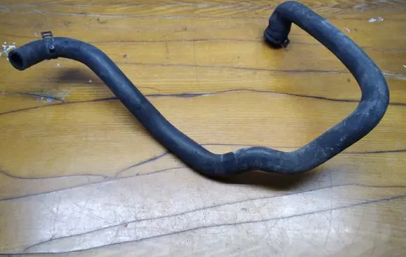 Mercedes-Benz E A207 Engine coolant pipe/hose