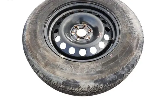 Nissan Navara D23 R17 spare wheel