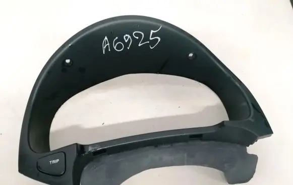 Hyundai Accent Dashboard trim 848321e000 84832-1e000