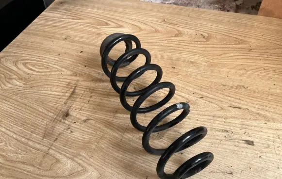 Peugeot 3008 I Rear coil spring