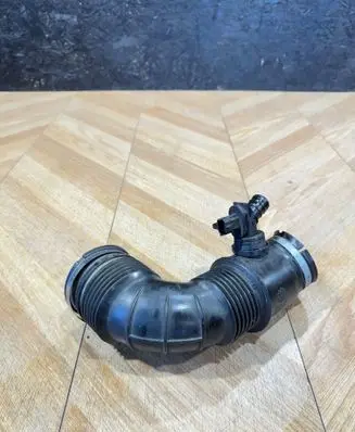 Opel Insignia A Turbo air intake inlet pipe/hose 55561787 329788454