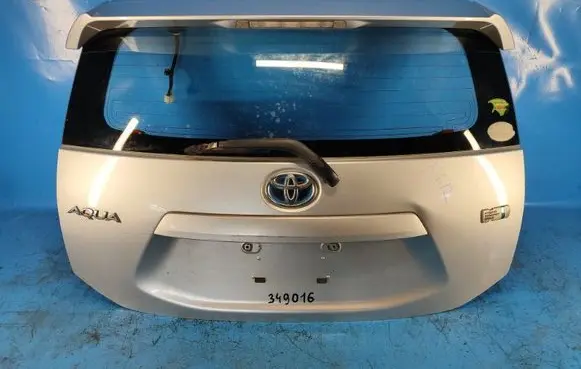 Toyota Prius c Tailgate/trunk/boot lid 6700552F60