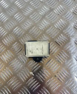 BMW X3 F25 Glow plug pre-heat relay 8519472 0522140104