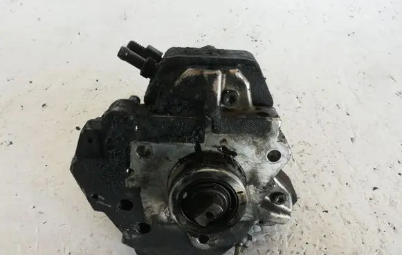 Volvo S80 Fuel injection high pressure pump 0445010043 8642778