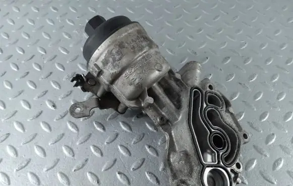 Citroen Berlingo Oil filter mounting bracket 9823532380