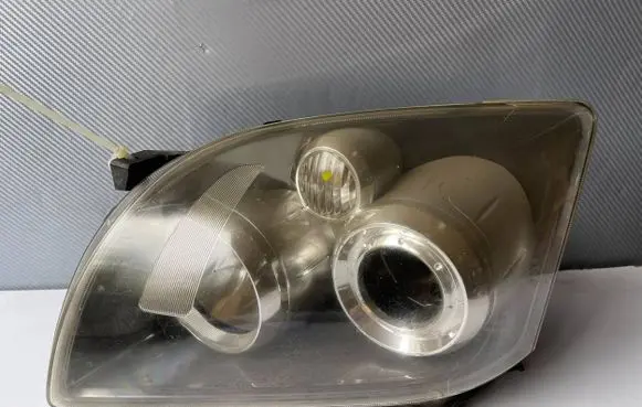 Toyota Avensis T250 Headlight/headlamp