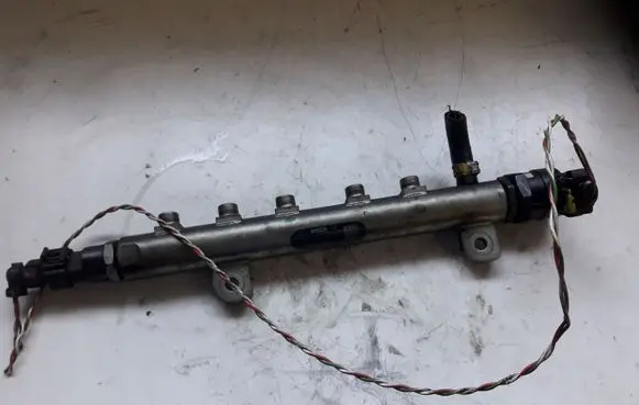 Opel Vectra C Fuel distributor 0445214056