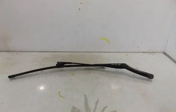 Front wiper blade arm