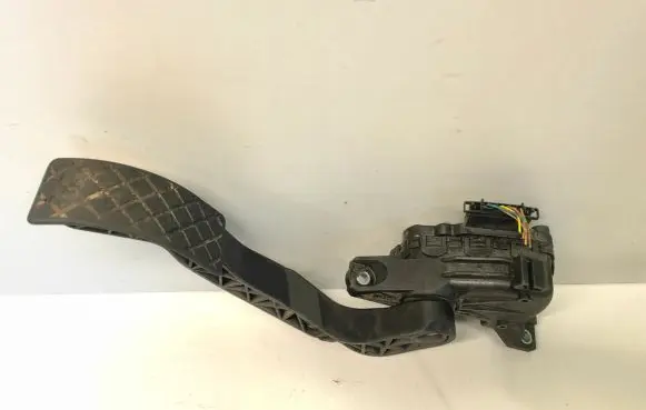 Audi A6 S6 C5 4B Accelerator throttle pedal 8D1723523N 6PV00837602