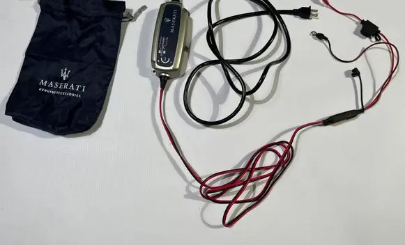 Maserati Quattroporte Battery charger (optional) 940000275