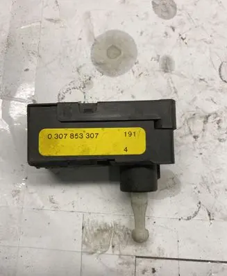 Ford Mondeo Mk III Headlight level adjustment motor 0307853307