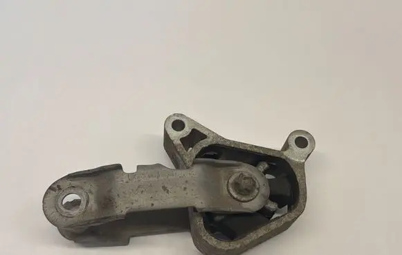 Mercedes-Benz Vito Viano W447 Engine mount bracket A4472400010