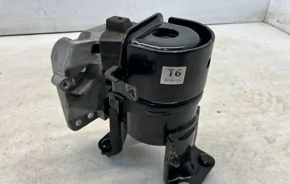 Toyota RAV 4 (XA50) Engine mount vacuum valve 