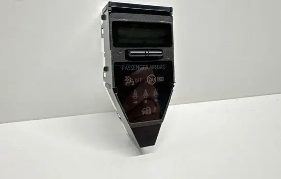 Toyota Auris E180 Clock 8391002200 704084A
