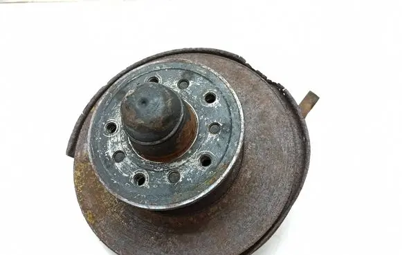Mercedes-Benz COMPAKT W115 Front wheel hub 