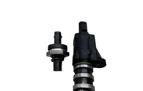 BMW 5 F10 F11 Oil pressure sensor 8614494 7639993