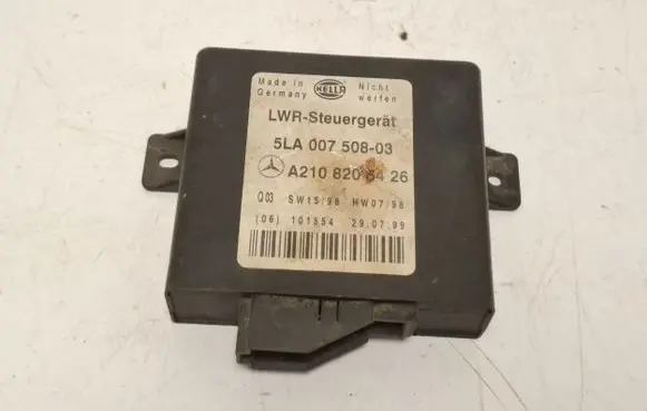 Mercedes-Benz E W210 Light module LCM A2108206426 5LA00750803