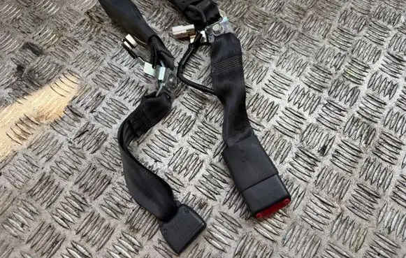 Toyota Yaris Rear seatbelt buckle 