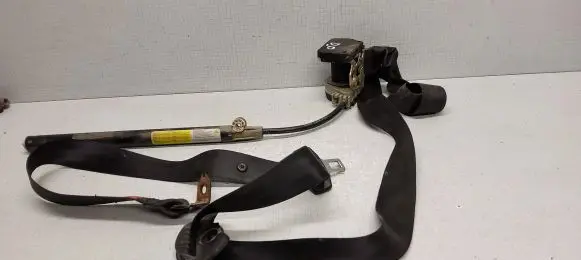 Volkswagen Golf III Front seatbelt 1H4857706A 1H0857737DE 1H0857732B