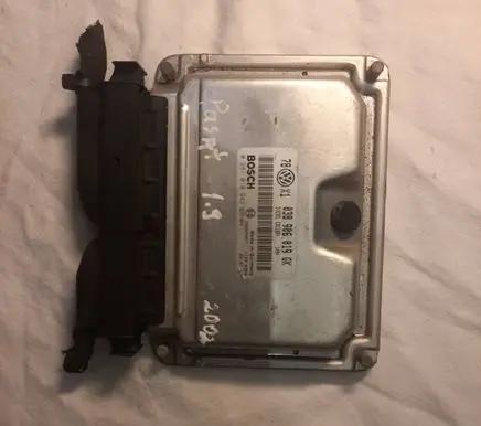Volkswagen PASSAT B5.5 Engine control unit/module 038906019GK 0281010943 28SA5457