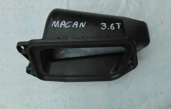 Porsche Macan (95B) Air intake duct part 8K1819904