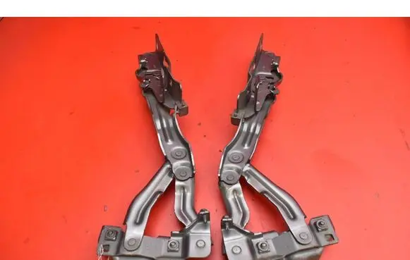 Engine bonnet/hood hinges