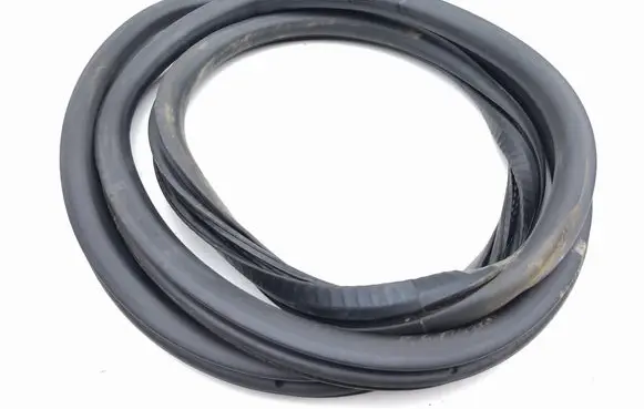 Peugeot 2008 II Front door rubber seal 