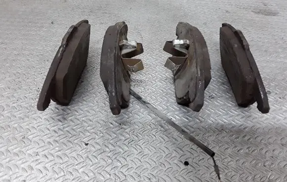 Volkswagen Jetta V Brake pads (front) 