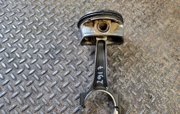 Dodge RAM Piston with connecting rod