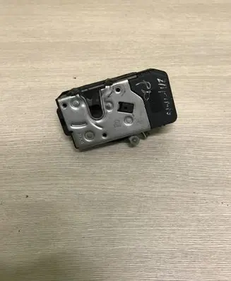 Opel Zafira A Front door lock