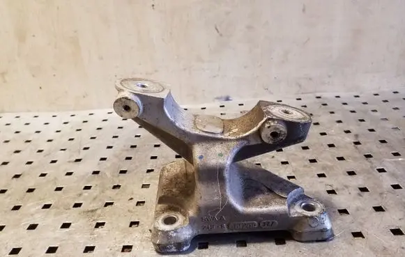 Honda CR-V Steering rack mounting bracket 