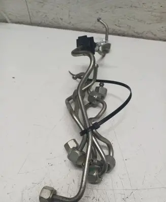 Fuel injector supply line/pipe
