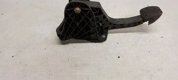 Volkswagen PASSAT B6 Accelerator throttle pedal 1K0721796E