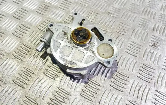 Volkswagen PASSAT B7 Vacuum pump 03L145100F
