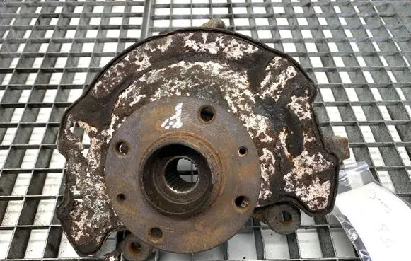 Suzuki Swift I Front wheel hub spindle knuckle 