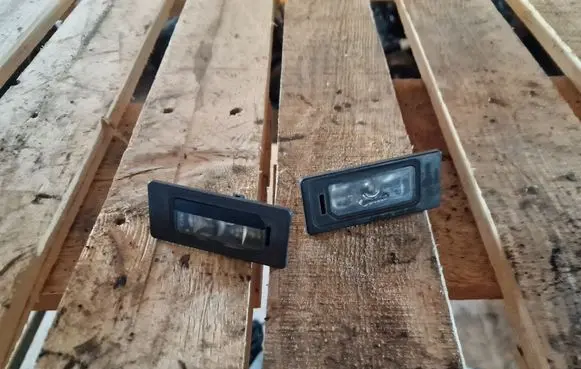 Volkswagen Touran III Number plate light