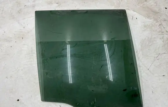 BMW X5 E70 Front door window glass four-door E000214