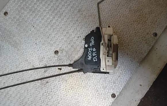 Peugeot 4007 Front door lock