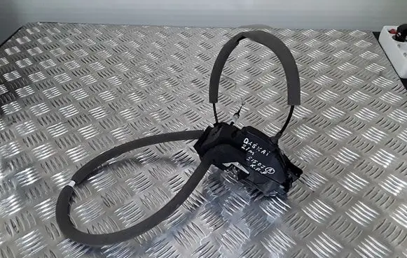 Nissan Qashqai Front door lock