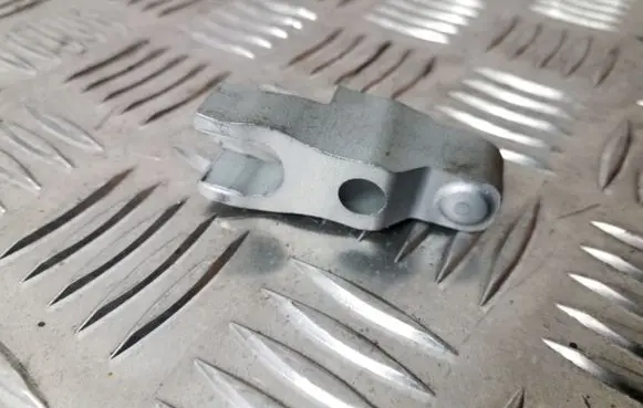 Opel Astra J Fuel Injector clamp holder