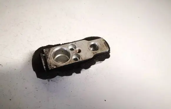 Toyota Auris 150 Air conditioning (A/C) expansion valve 4475003070 447500-3070