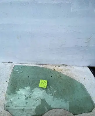 Skoda Fabia Mk1 (6Y) Front door window glass four-door 43R00351 E000233