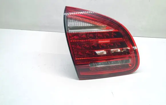 Tailgate rear/tail lights