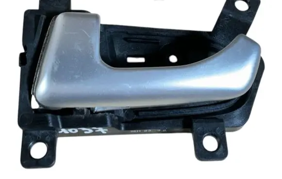 KIA Sportage Front door interior handle 826103U000