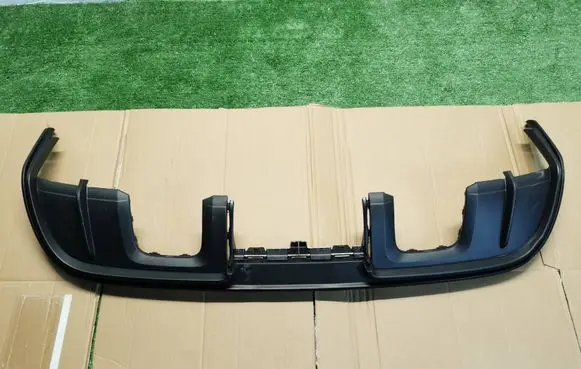 Rear bumper trim bar molding