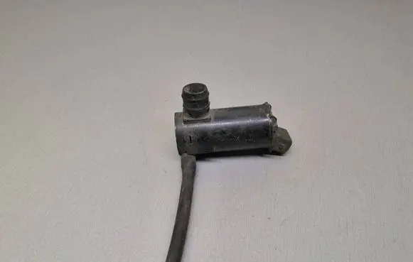 Volvo S40, V40 Windscreen/windshield washer pump 9169611 060210395