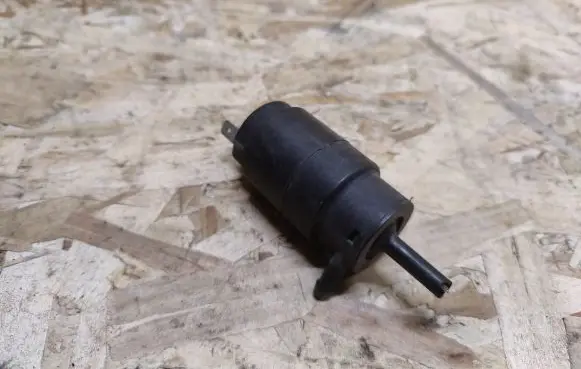 Maserati GranTurismo Windshield washer spray nozzle 000737 D0823 19A08