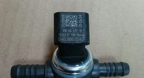 Audi RS5 Air pressure sensor 04B906054E