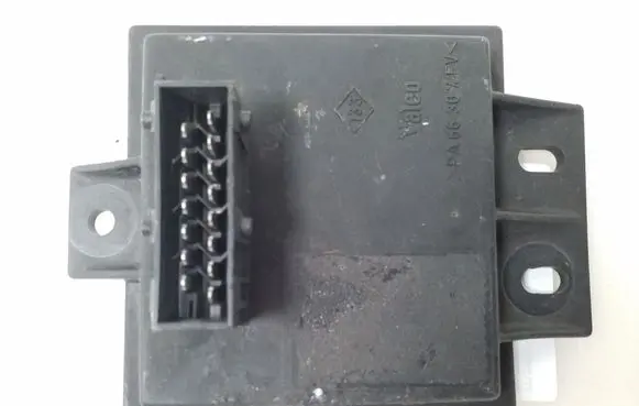 Peugeot 607 Ignition amplifier control unit 9641004580