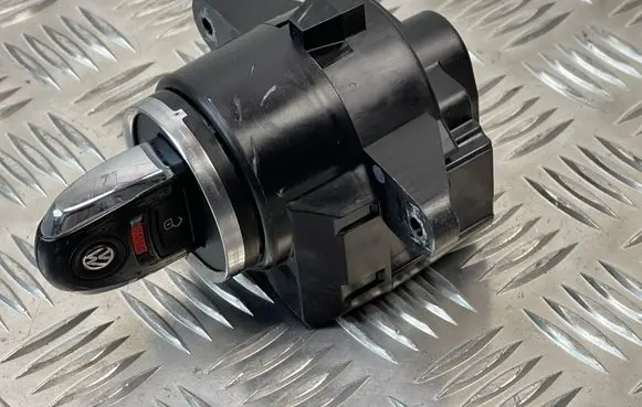 Volkswagen Touareg II Ignition lock 7P6905843A